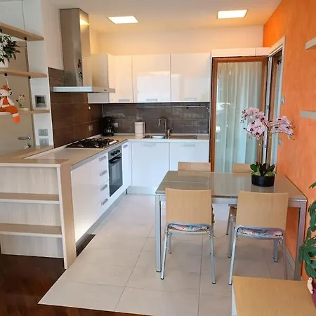Patty Zu - Lakeside Apartment Riva di Solto Exterior photo
