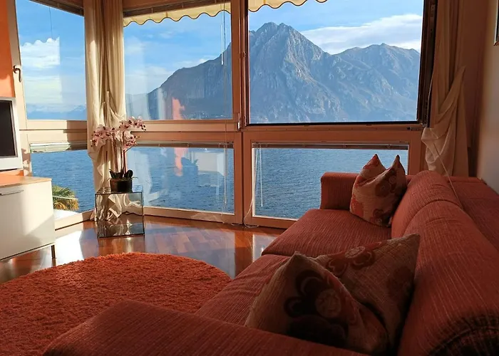 Patty Zu - Lakeside Apartment